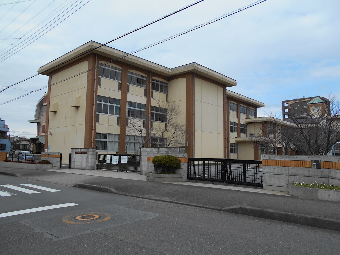 沼津大手町ハイツ  沼津市立第一小学校