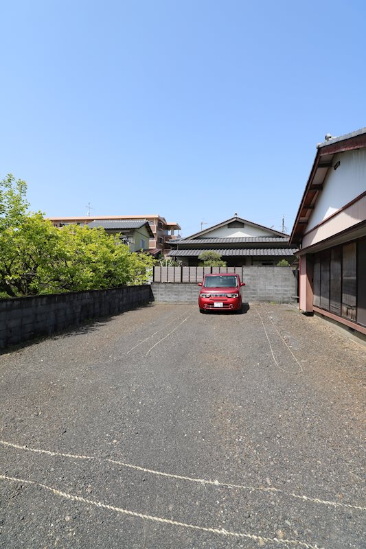 アーバンコート籠上A棟 駐車場