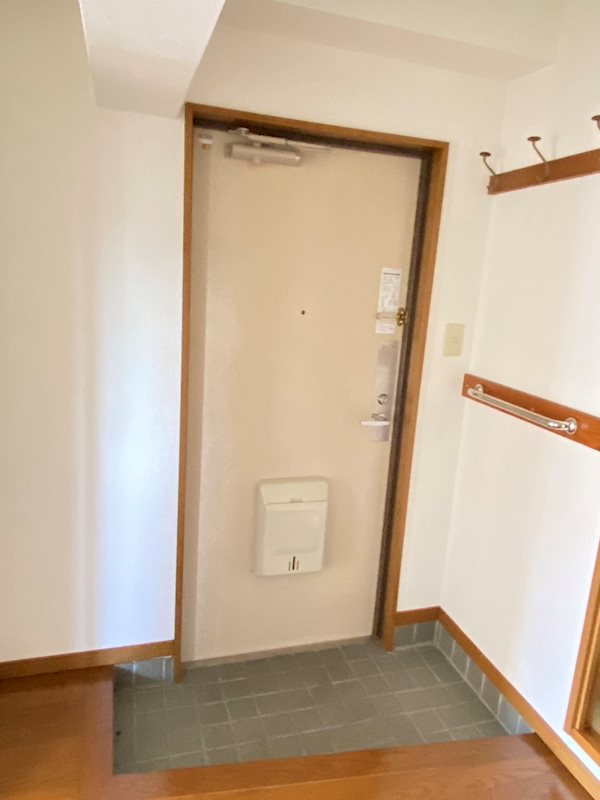 クレッセント瀬名 玄関