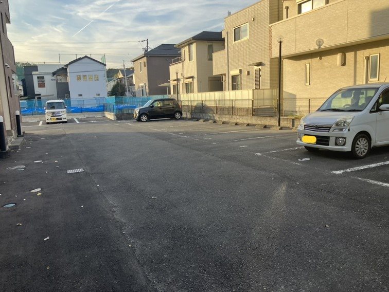 クレッセント瀬名 駐車場