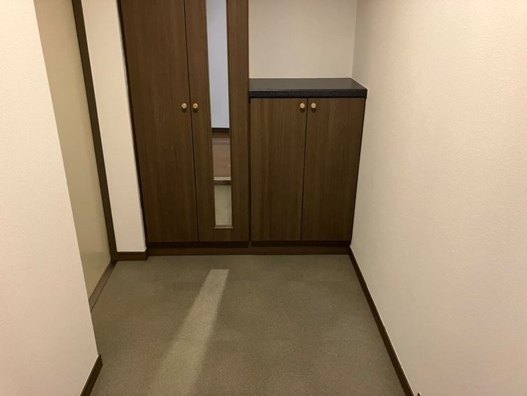ウィンドリッヂ鷹匠 玄関