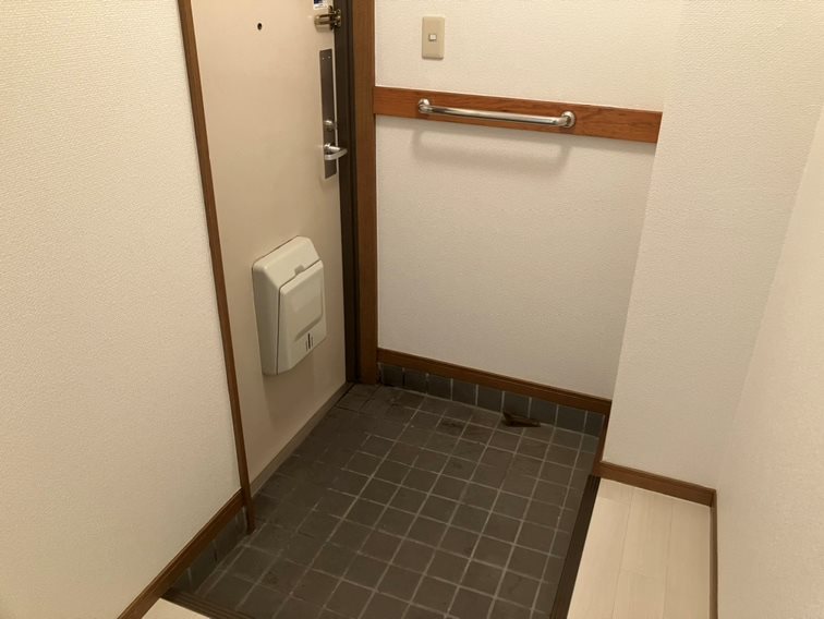クレッセント瀬名 玄関