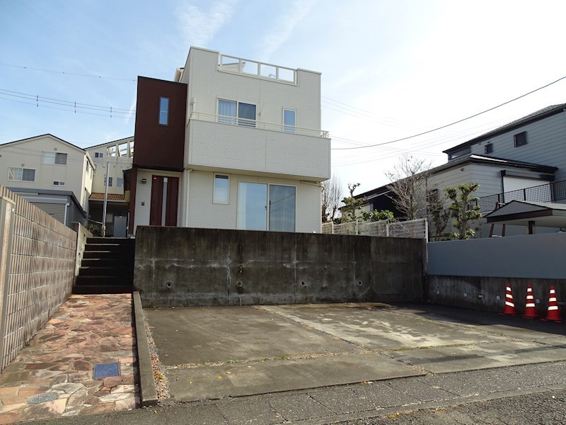 駐車場並列3台可!高台に位置する戸建て、長期優良住宅認定取得済み!