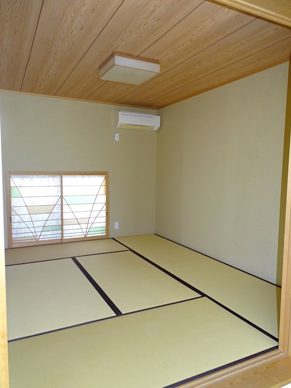 小鹿高台 南アルプスから駿河湾まで一望の長期優良住宅 和室6帖は、襖でリビングとも仕切れます。
