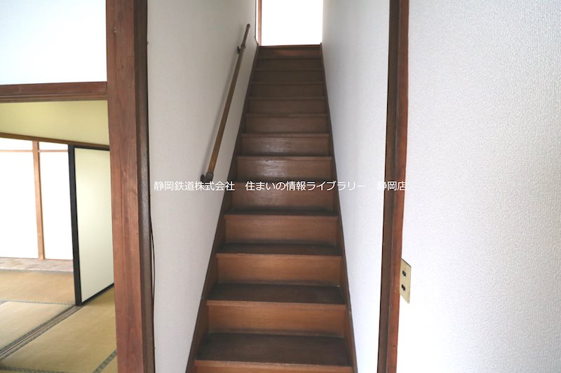 葵区巴町中古戸建 階段
