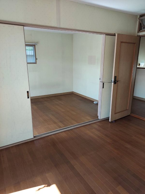 藤枝市南駿河台三丁目　中古戸建 2階洋室の2部屋は一体に使うことも可能です！