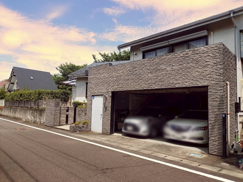 南面接道！サウナルーム、中庭、ビルトインガレージのある贅沢な住まい