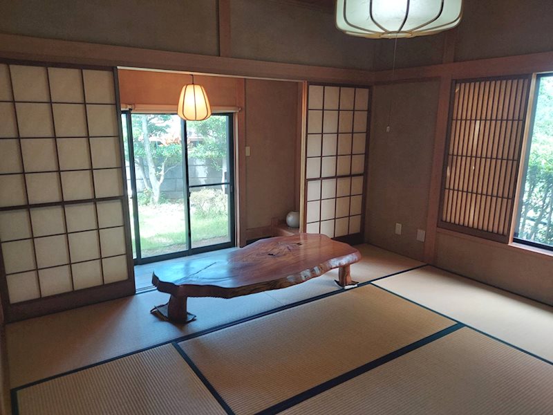 藤枝市駿河台一丁目　中古戸建 和室8帖！お庭を眺めることができます