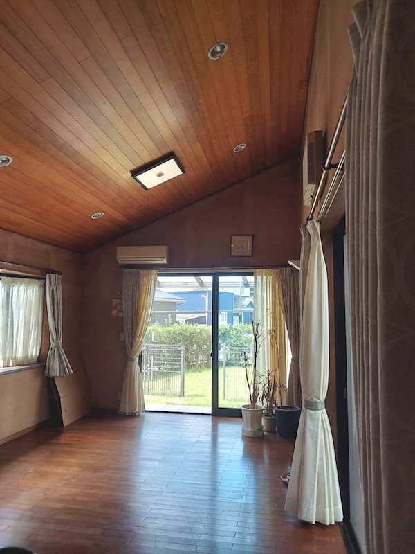藤枝市駿河台一丁目　中古戸建 約14帖のリビング！天井高が高く開放感があります