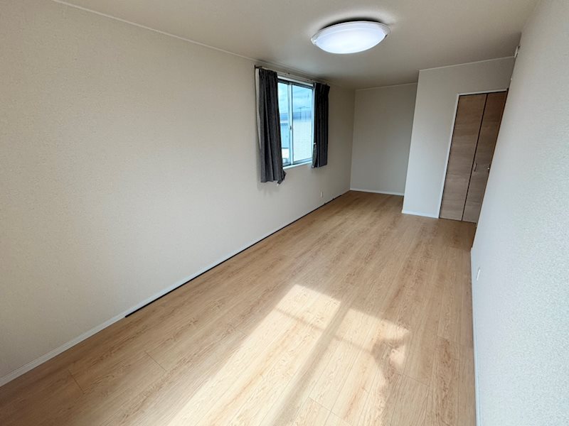 藤枝市小石川町四丁目12－6 2階約11畳洋室