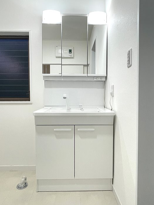 沼津市中瀬町18-13　戸建 三面鏡タイプの洗面台です！