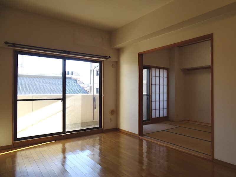 ウィスティリア中田  同仕様写真（リビング）